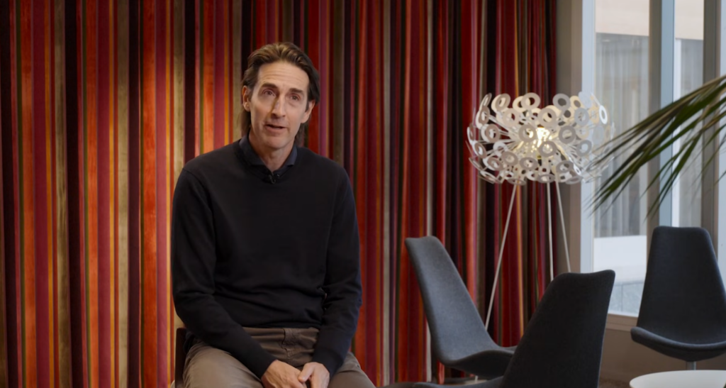 vd Tomas Flodén intervjuas om AMFs engagemang i Yrkeslandslaget