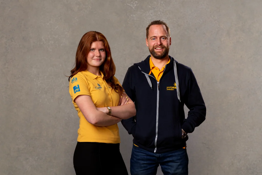 Ronja Roos, tävlande i Yrkeslandslaget 2026, med sin expert